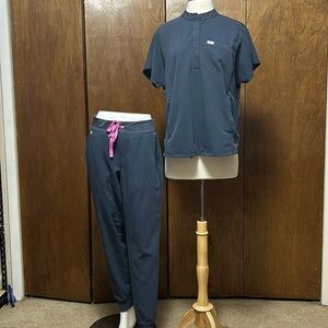 Figs night sky Montex top and jogger bottoms in size medium
